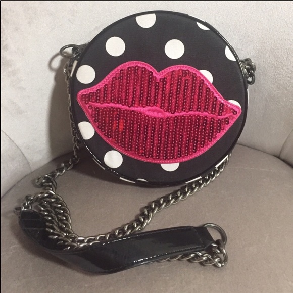 Betsey Johnson Handbags - 🎀NWOT BETSEY JOHNSON🎀 Lips Crossbody Bag